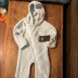 NWT- 0-6 MONTH UGG BLU KAI PLUSH HOODED SLEEPWEAR